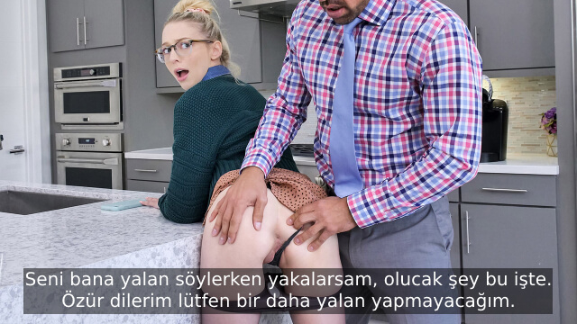 Orospuluk Yapan Yalancı Üvey Kızını Döverek Cezalandırıyor